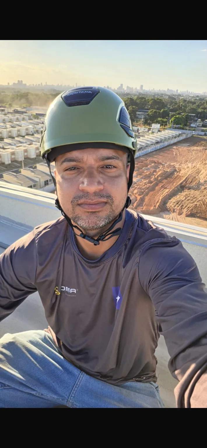 Profissional da SOMA durante execução